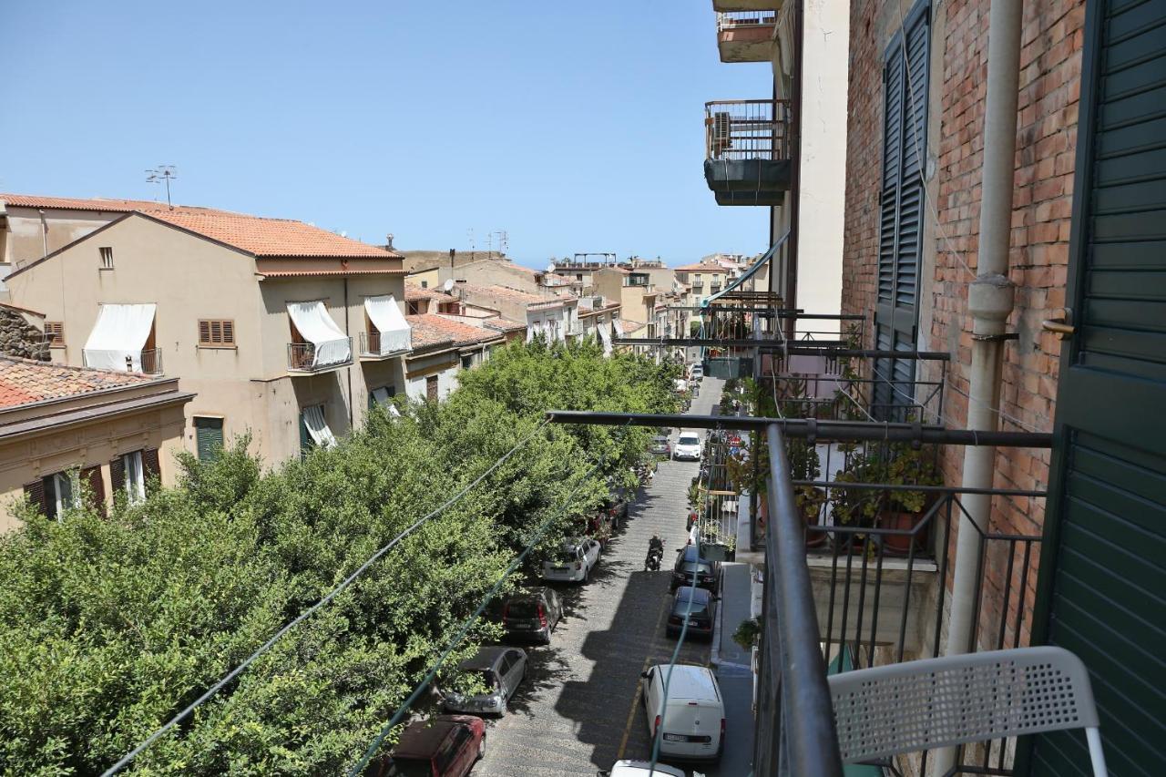 Sunny Flat - Self Apartments تْشيفالو المظهر الخارجي الصورة